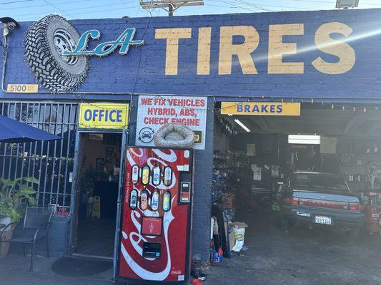 La Tires Auto & Body Shop