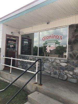 Gioninos Pizzeria