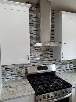 Vent hood, tile backsplash