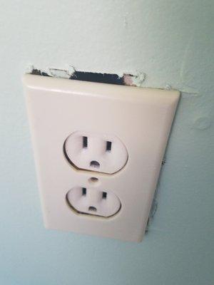 sheetrock not meeting outlet cover