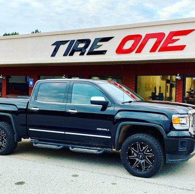 BBY wheels installed on a GMC Denali...