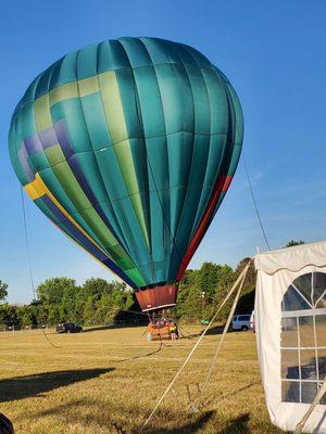 Tethered hot air balloon for short rides