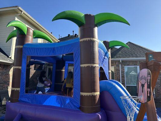 Jump House / Bounce House with Slide from Jumpy Party