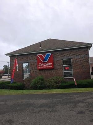 Valvoline Instant Oil Change of Brockton -- 640 Oak Street, Brockton             Side Exterior