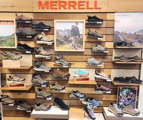 Merrell wall, Merrell hikers