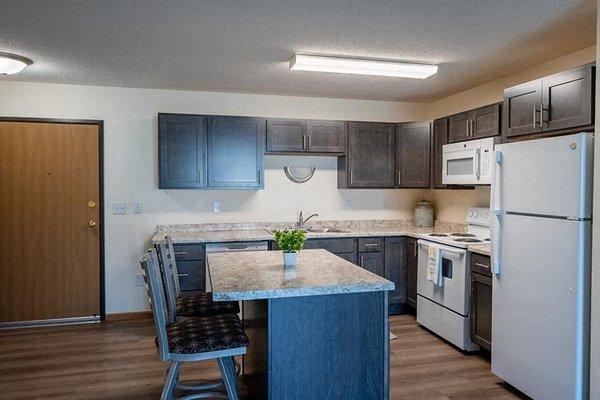 Fargo, ND Lake Crest Apartments | Kitchen