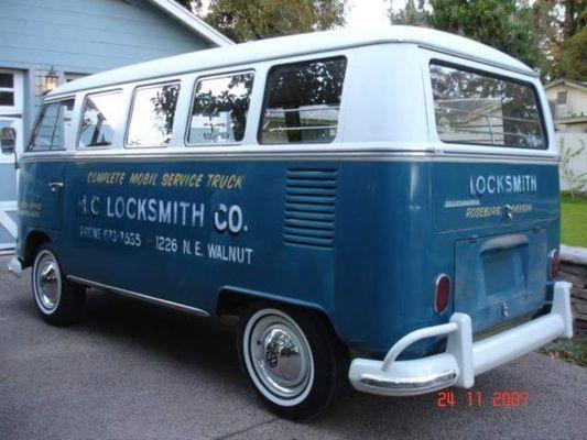 Old school locksmith van. I wish I owned this van.