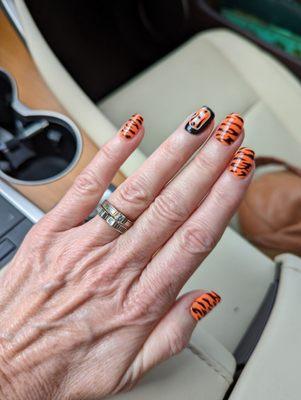 Bengal stripes and the logo for an accent nail.