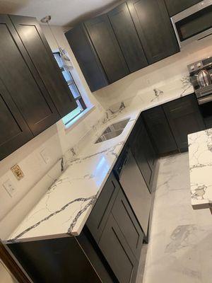 Calacatta Lago kitchen countertop installation