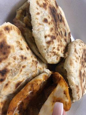 Gorditas de chicharrón and guisado