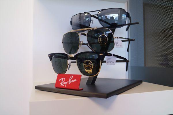 Ray-Ban!