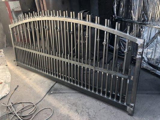 Iron sliding gate with double bars and knuckles