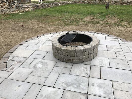 Paver patio with fire place