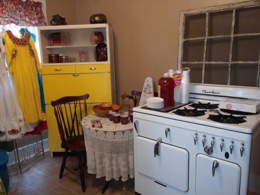 Beautiful vintage kitchen Chambers stove