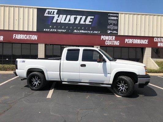 Leveling kit on a Chevy