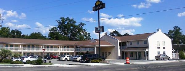 Regency Inn & Suites - Exterior Photo - located in Millen, GA (Jenkin County)