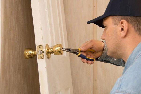 commercial locksmith