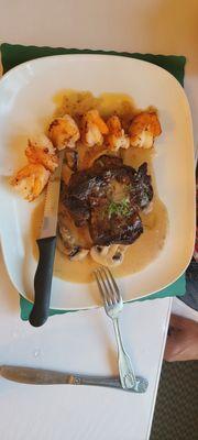 Fillet mignon with shrimp in mushrooms sauce.