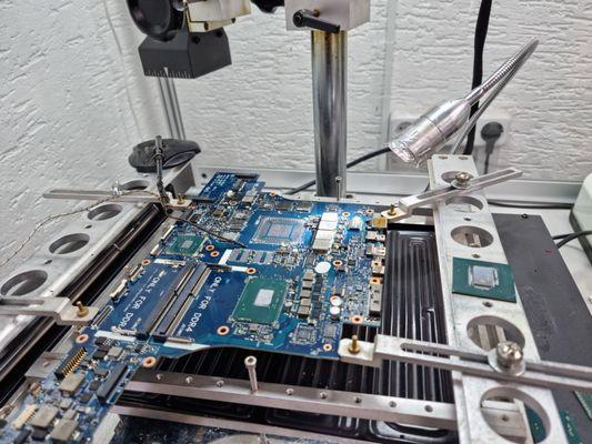 Re soldering a BGA GPU using the ACHI IR PRO CS BGA rework station. Dell Alienware motherboard repair