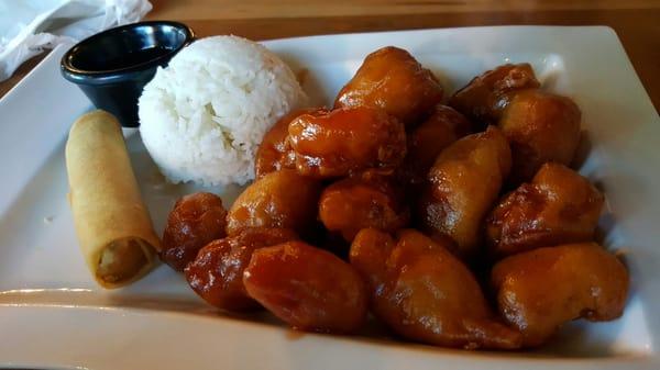 Orange chicken ,white rice, egg roll ,soooo good