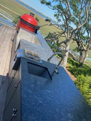 Outdoor kitchens = stunning!