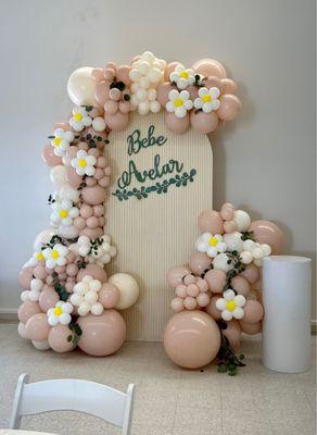 Ballon decor/ garland by Laura and her team! Exceeded our expectations!