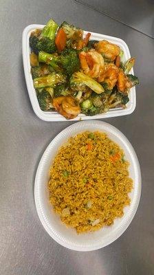 Shrimp with broccoli and fried rice