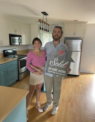 The sweetest couple closed on their first home in Point Loma! Cheers!