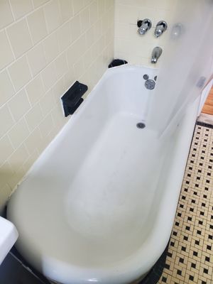 Clean white tub!