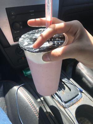 Strawberry banana smoothie w/with cream