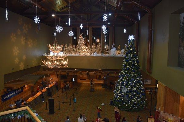 Great Wolf Lodge Holiday Decor