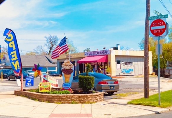 Ice Cream Shoppe storefront