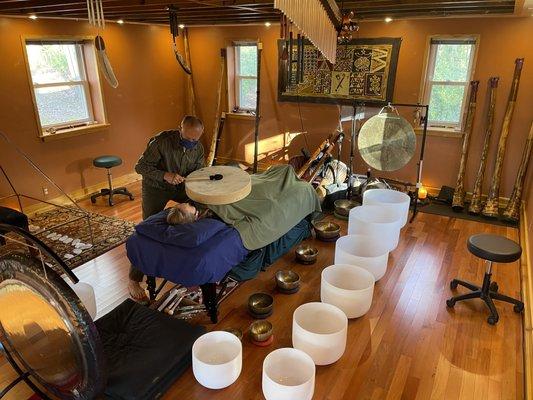 With safety protocols in place, Daran is available for sound healing providing a safe and therapeutic environment.