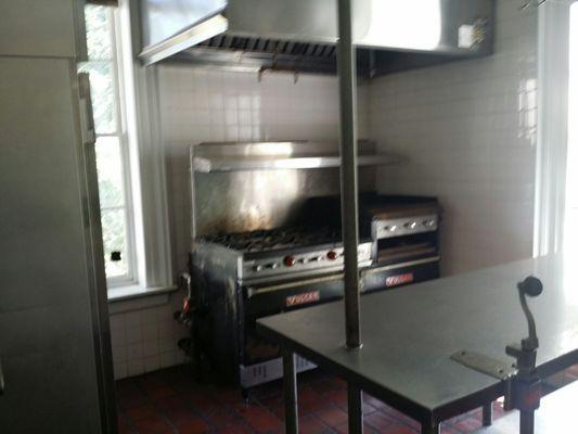 Full kitchen