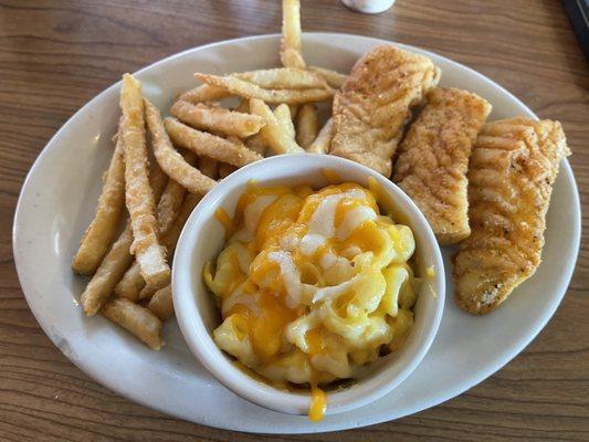 Cod with Mac and cheese with fries