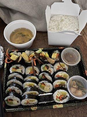 House kimbap! Soup and side of rice! So delicious! #kimbap #makesmewander