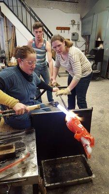 Making a hot glass sculpture