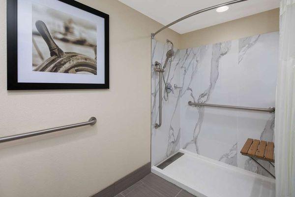 Guest room bath