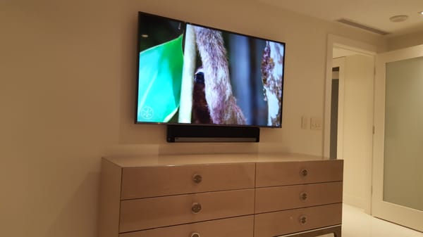 Sonos Playbar and a UltraHD Samsung TV