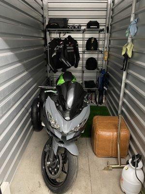 Ninja 400 race garage.