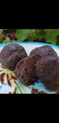 Boozy Kahlua dark chocolate truffles vegan & Organic. Made with Hawaiian macadamia nut coffee, Kahlua infused in coconut cream