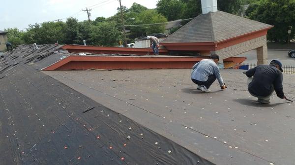 Replacing 100 square roof for local Dallas church