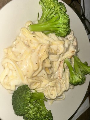 Chicken broccoli fettuccine Alfredo