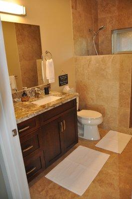 Bathroom with Egyptian Cotton towels and Organic toiletries.