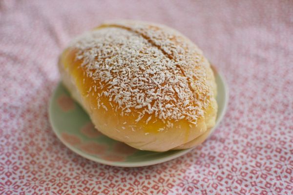 Soft roll with cream inside + coconut flakes