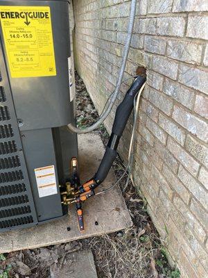 Properly checking refrigerant levels in a heat pump