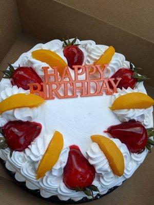 This Tres Leches cake with fruit toppings was wonderful. ¡Feliz cumpleaños Lita!