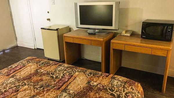 MH ThunderbirdMotel Hillsboro TX Guestroom Queen