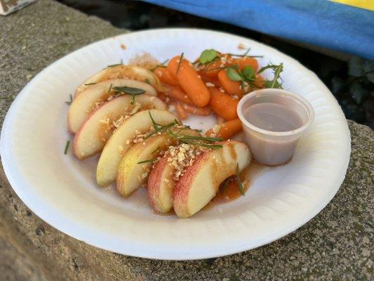 Pommes épicées et carottes rôties avec trempette