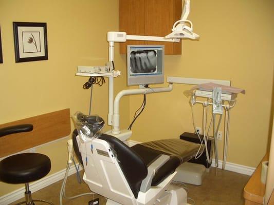 Treatment room with high quality equipment and cable TV. Digital x ray system for less radiation and better diagnosis!